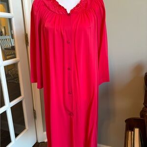 Shadowline Red Nylon Peignoir Robe Large Roses 3/4 Sleeve Buttons
